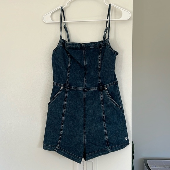 Women's size small volcom denim overall shorts - Picture 1 of 3